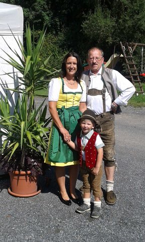 Dirndl und Lederhose von Gutra Trachten in Friesach